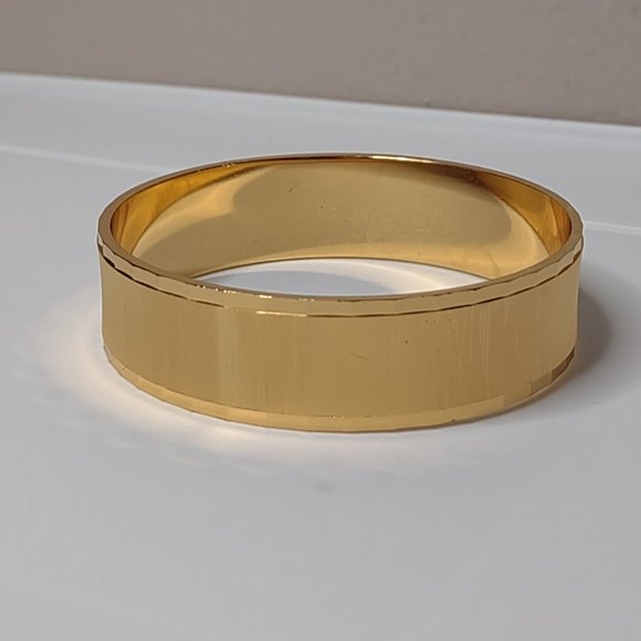 Vintage Monet Gold Tone Metal Bangle - Picture 6 of 12